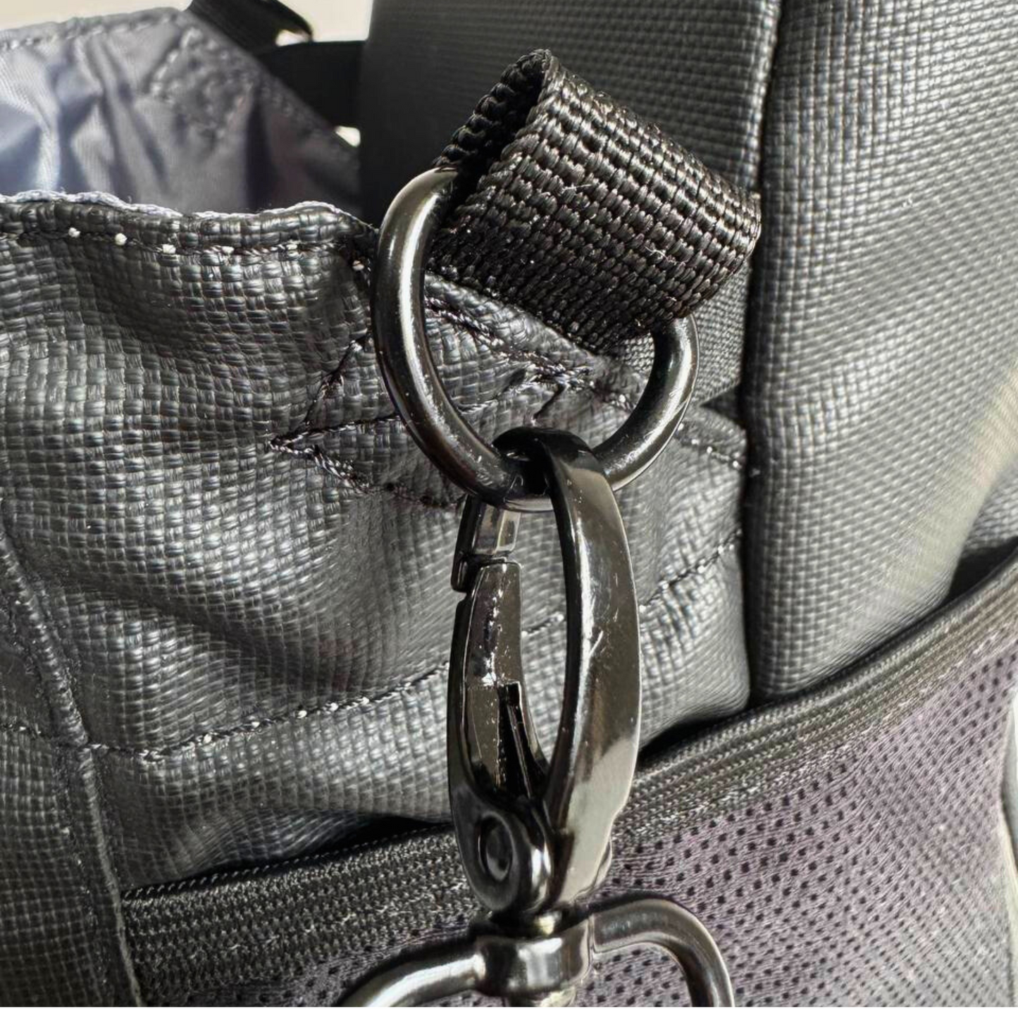 ThruxMag Bolso Magnético para Botellas, Celular, Llaves y más. De uso para Gym, Viajes u Hogar.