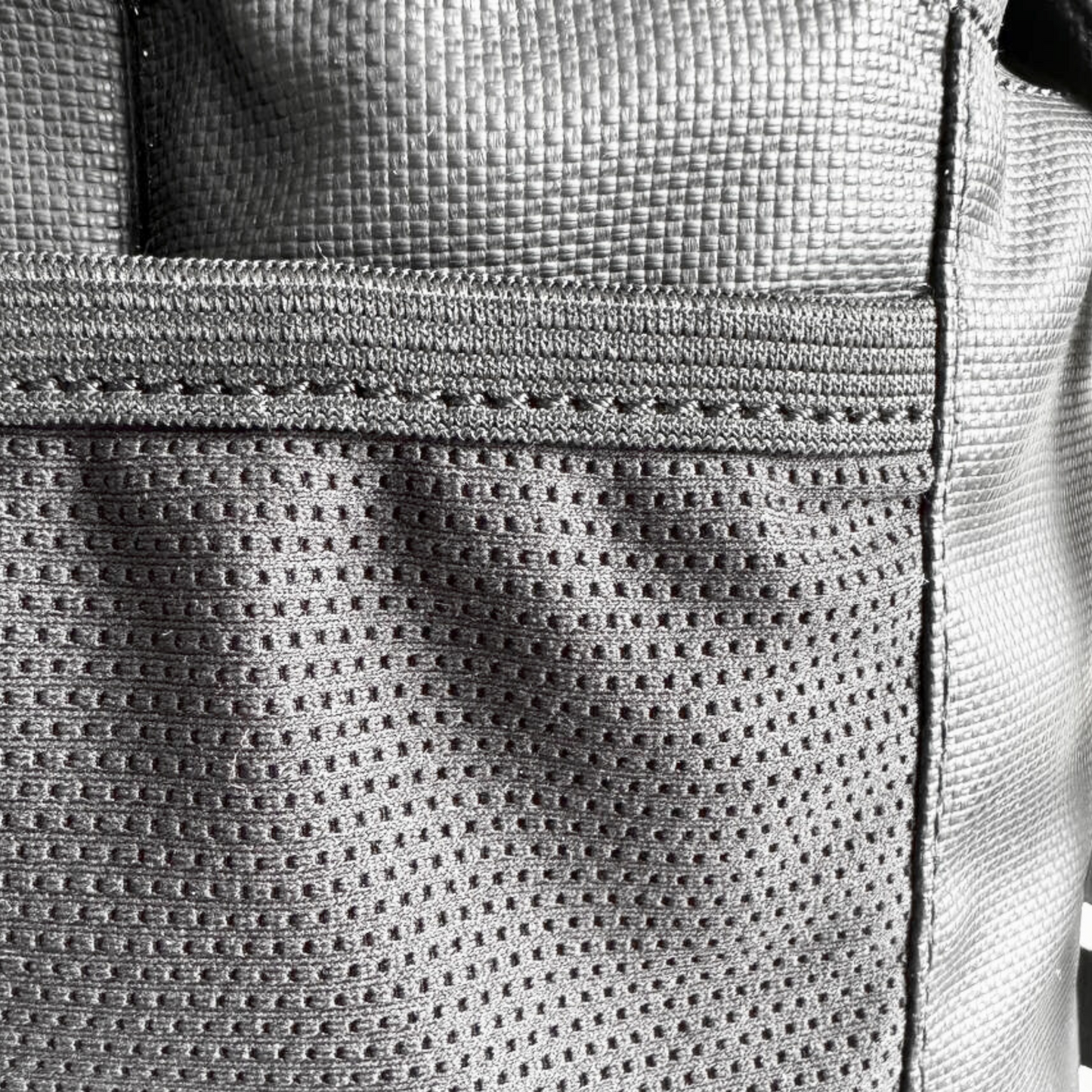 ThruxMag Bolso Magnético para Botellas, Celular, Llaves y más. De uso para Gym, Viajes u Hogar.